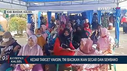 Kejar Target, TNI Bagikan Ikan Segar dan Bahan Pokok Bagi Warga yang Bervaksin