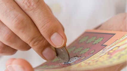 Ils retrouvent un ticket gagnant dans leur armoire deux ans après