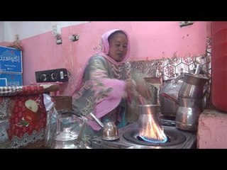 أكلات سودانية في عابدين من يد الطيب:  كسرة وعصيدة