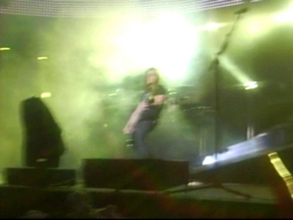 Tokio hotel bxl 03.03.08 t0mbé du rideau