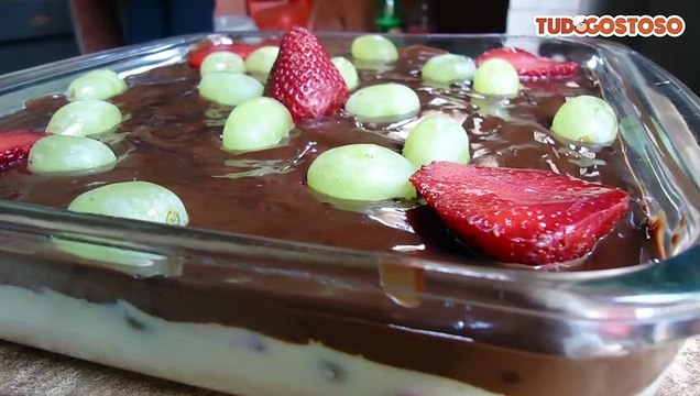 Bombom de morango na travessa