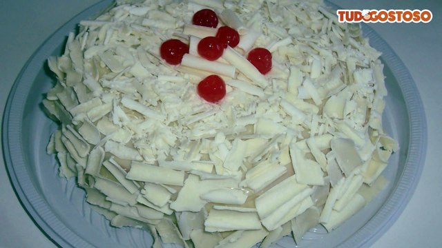 Bolo mousse de leite ninho