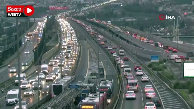 Yılbaşına saatler kala İstanbul trafiğinde yoğunluk