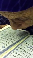 Descargar video: Ma Shaa Allah - Old Muslim wome reciting Quran #Quran #HUDATV