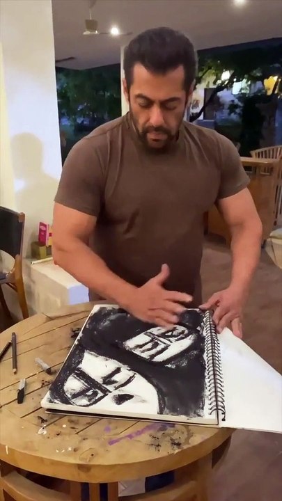 Salman Khan Made Beautiful SKETCH For His Fans ❤❤ Must Watch