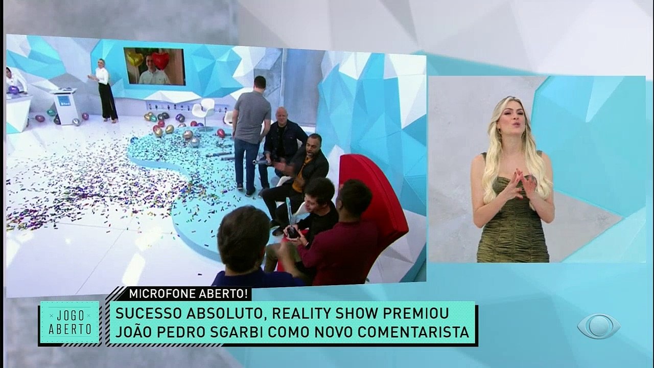 No último programa do ano, #JogoAberto relembrou o reality-show Microfone Aberto, que decretou a entrada de João Pedro Sgarbi no programa.