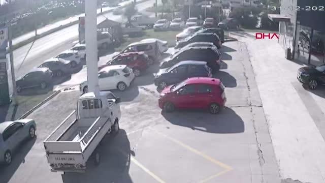 GEÇEN YIL AYNI TARİHTE ÖLEN EŞİNİN MEZARINI ZİYARET ETTİ; DÖNÜŞTE OTOBÜSÜN ALTINDA KALIP ÖLDÜ