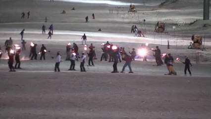Erciyes'te meşaleli yeni yıl kutlaması