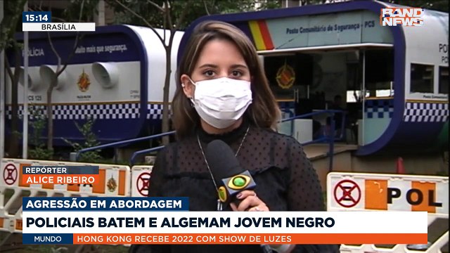 Um jovem foi agredido por policiais durante uma abordagem ao chegar em casa. A Alice Ribeiro tem as informações.Saiba mais em youtube.com.br/bandjornalismo#BandNews20anos #Polícia