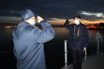 SÖZLEŞMELİ ER KILINÇ'A YENİ YILDA KOMUTANLARINDAN SÜRPRİZ