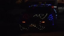 Tokat'ta led ışıklarla yılbaşı ağacı gibi süslenen araç görenlerin dikkatini çekti