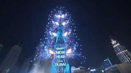 Dubai, yeni yıla Burç Halife'de görsel şölenle girdi