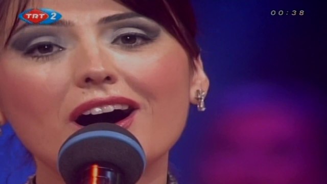 Neşe Dursun / Gözlerin bir aşk bilmecesi sorar gibi