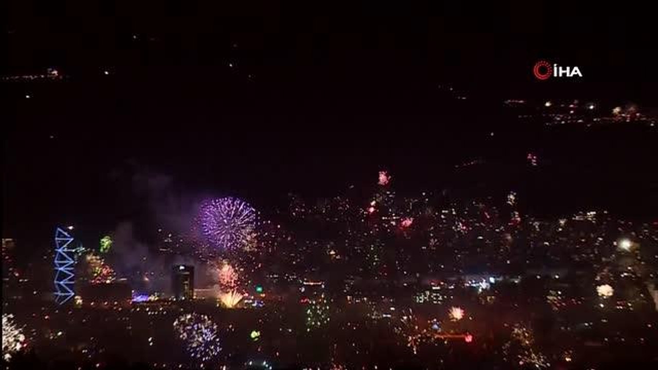 Gürcistan yeni yılı görkemli havai fişek gösterisiyle karşıladı
