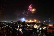 Pakistan'da Maskesiz ve Sosyal Mesafesiz Yılbaşı Kutlaması
