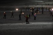 Erciyes'te yeni yıl öncesi meşaleli gece kayağı