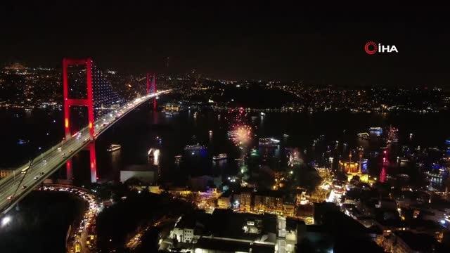 Son Dakika | 15 Temmuz Şehitler Köprüsü'nde yılbaşı coşkusu böyle görüntülendi