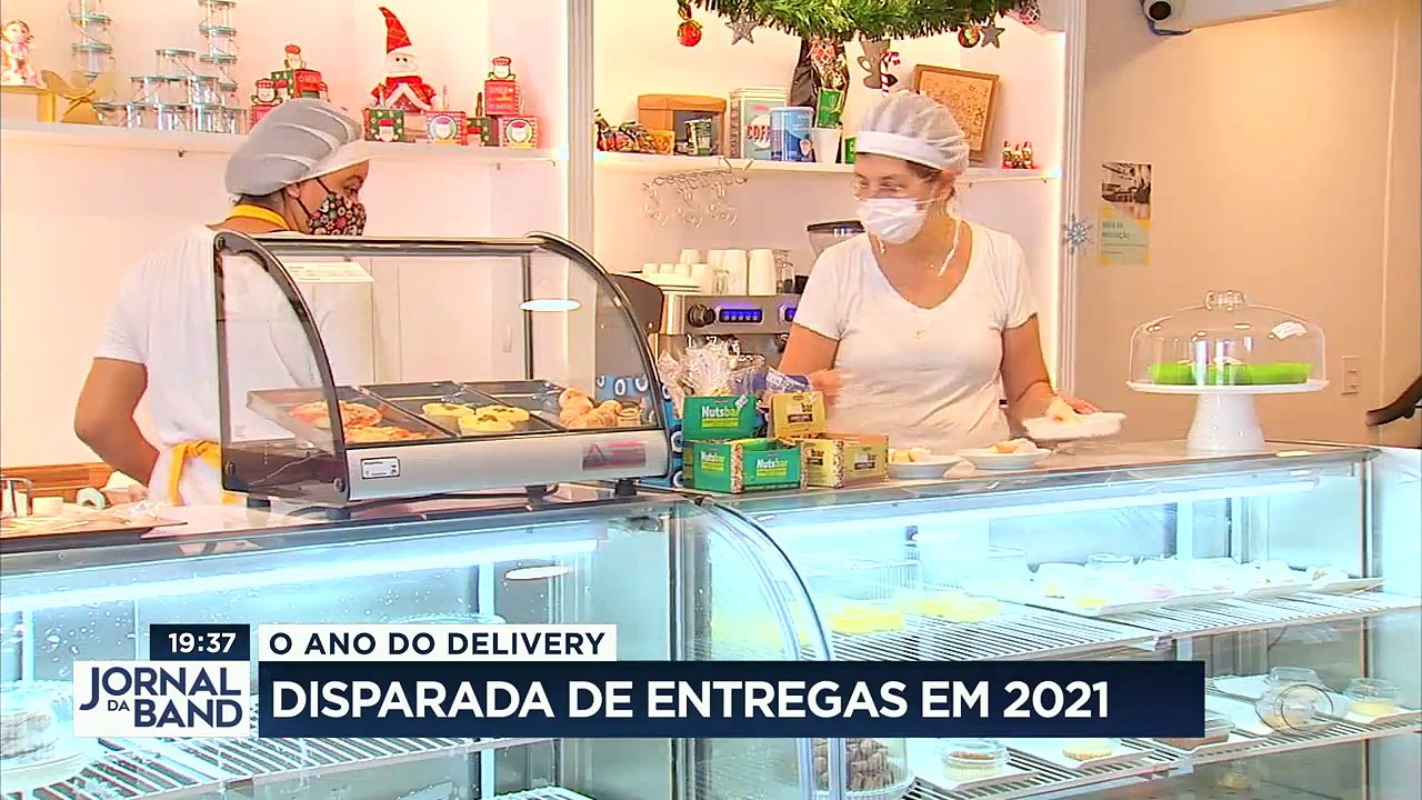 Tem empresa que entregava 20 milhões de refeições por ano./ E em 2021, entregou 60 milhões. O Tiago Prudente mostra que esse foi o ano do delivery.