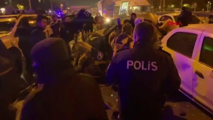İSTANBUL-D-100 KARAYOLU'NDA 10'UN ÜZERİNDE ARACIN KARIŞTIĞI ZİNCİRLEME KAZA: ÇOK SAYIDA YARALI VAR