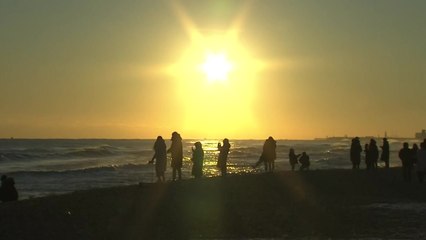 이 시각 동해안 해돋이 현장...코로나19 종식 기원 / YTN