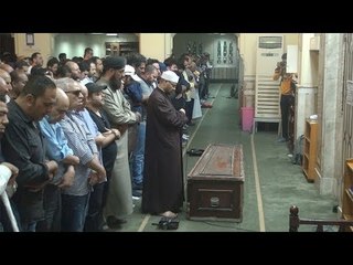 Скачать видео: هنيدي وشوبير وأشرف زكي يتقدمان صلاة الجنازة على هيثم أحمد زكي