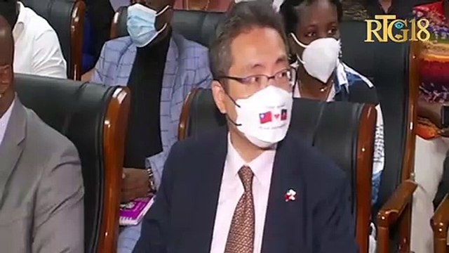 Anbasad peyi Chine-Taiwan an Ayiti remèt 1000 tòn metrik diri bay FAES nan kad koperasyon 2 peyi yo.