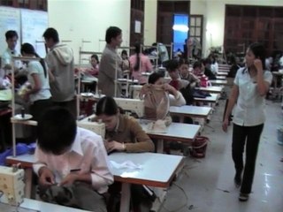 Travailleur travailleuse a vos machine a coudre