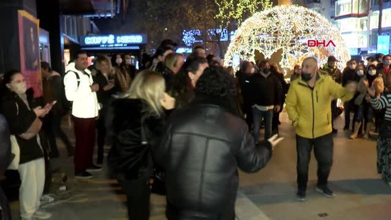 İSTANBUL-BAĞDAT CADDESİ'NDE YILBAŞI KUTLAMASI