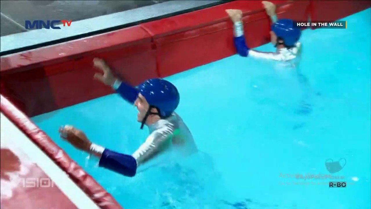 Hole In The Wall The Booty Kickers vs The Schmeristers part 1