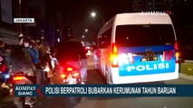 Di Berbagai Daerah, Polisi Bubarkan Kerumunan Warga yang Merayakan Malam Tahun Baru