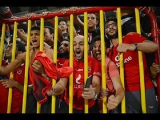 فرحة الأهلاوية أمام النادي: الدوري في الجزيرة يا بتاع البليلة