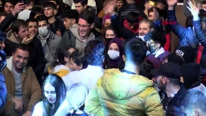 İzmir'de yeni yıl coşkuyla karşılandı