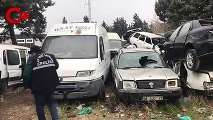 Gaziantep'te yanan hurda otomobilin bagajında erkek cesedi bulundu