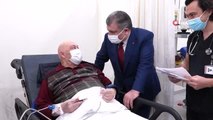 Bakan Koca, yeni yılın ilk gecesinde İstanbul'daki hastaneleri ziyaret etti