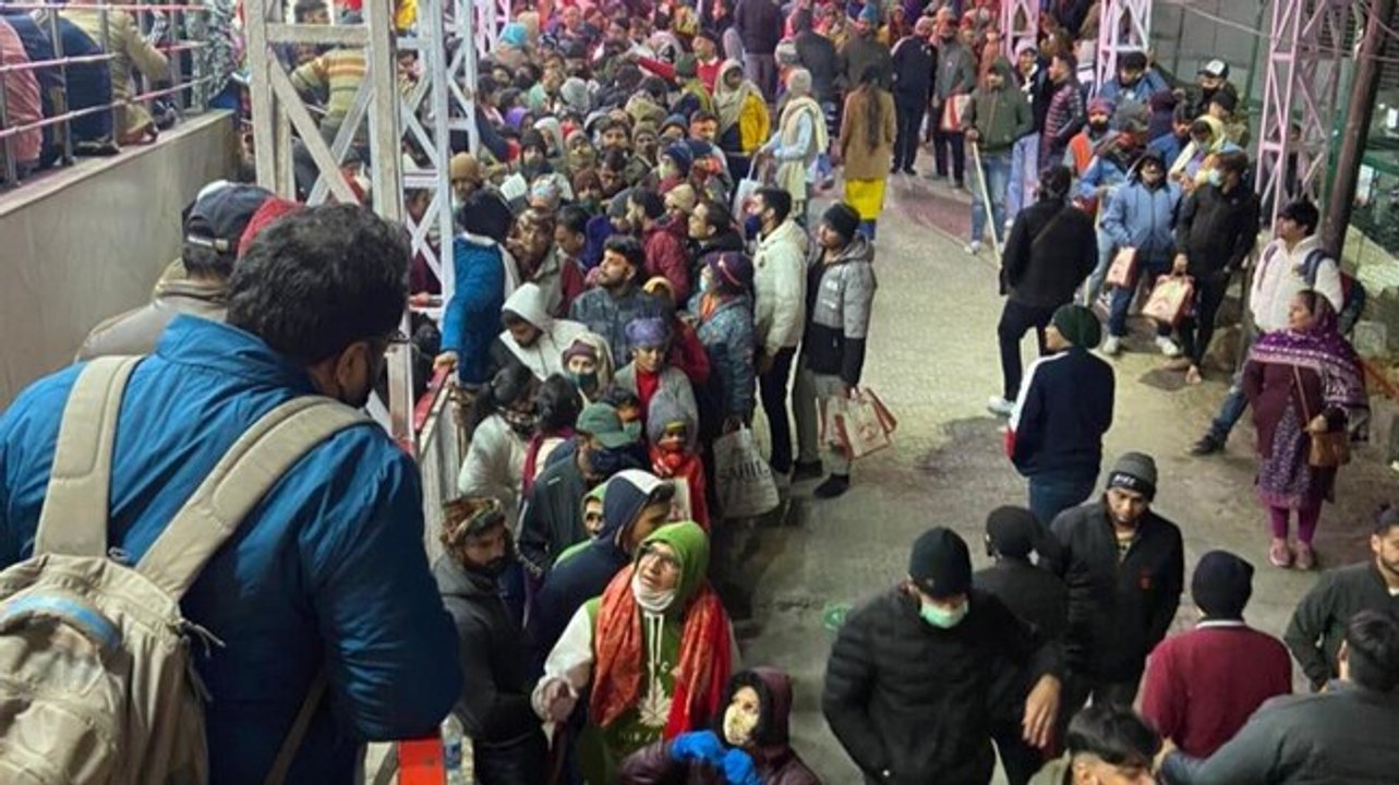 Stampede at Vaishno Devi shrine in Jammu | Video