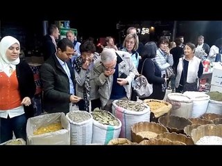 العطارة المصرية تخطف أنظار الوفد الألماني في المنيا