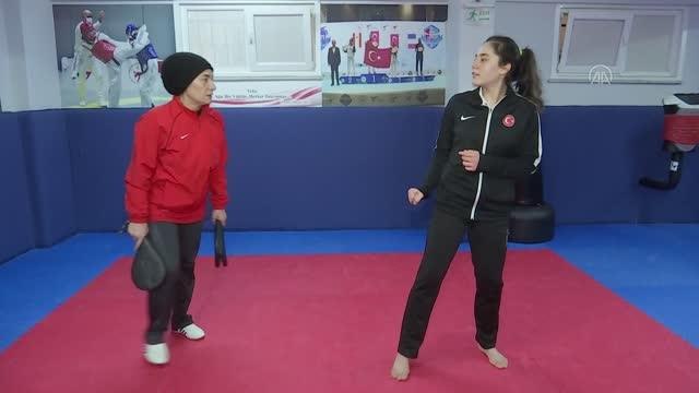 Üç kuşak tekvandocu ailenin şampiyon kızı Sude'nin hayali olimpiyatlar (2)