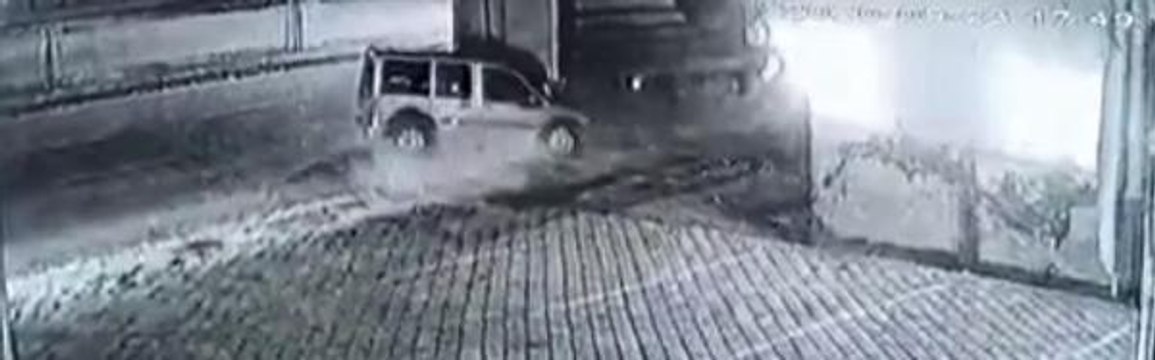 Son dakika haberleri: HAFİF TİCARİ ARAÇ PARK HALİNDEKİ TIR'A ÇARPTI 1 ÖLÜ, 1 YARALI