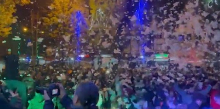RİZE'DE KÖPÜK PARTİSİ VE HORON İLE YENİ YIL KUTLAMASI