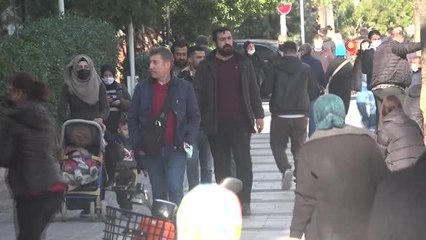 Denizlili vatandaşlar yılın ilk gününde sıcak havanın tadını çıkardı