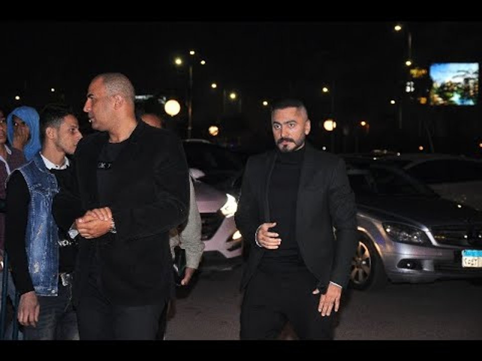 تامر حسني يرفض التصوير سيلفي في عزاء هيثم أحمد زكي