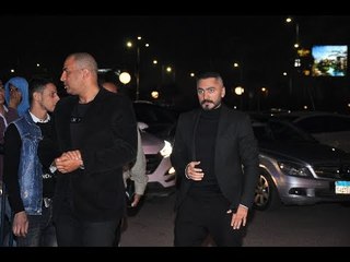 تامر حسني يرفض التصوير سيلفي في عزاء هيثم أحمد زكي