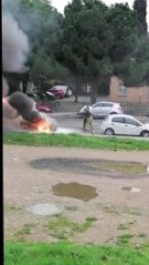 Tuzla'da park halindeki otomobil alev alev yandı