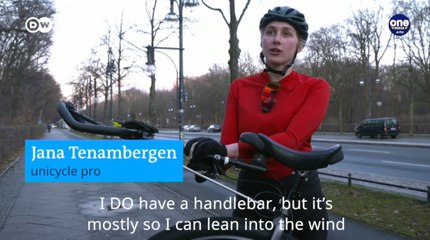 ஒரு சக்கர சைக்கிள் - உலகச் சாதனையாளர் யானா டெனம்பெர்கன் | Oneindia Tamil