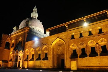 İshak Paşa Sarayı geceleri "ışık" saçıyor