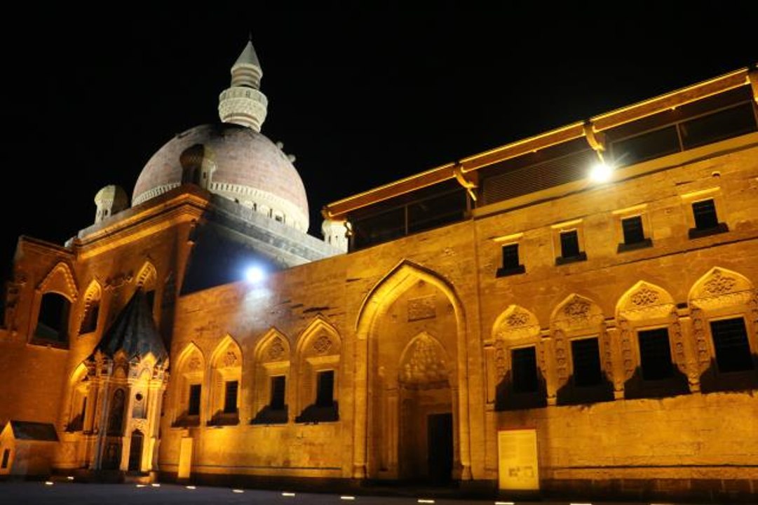 İshak Paşa Sarayı geceleri "ışık" saçıyor