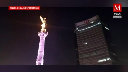 Con luces de bengala, dan la bienvenida al 2022 en el Ángel de la Independencia