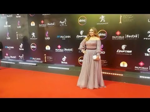 ليلى علوي وهنا شيحة ورزان على الريد كاربت في ختام القاهرة السينمائي
