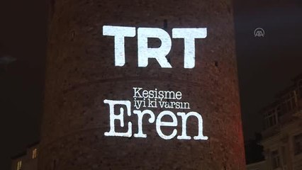 (DRONE) Eren Bülbül görselleri Galata Kulesi'ne yansıtıldı