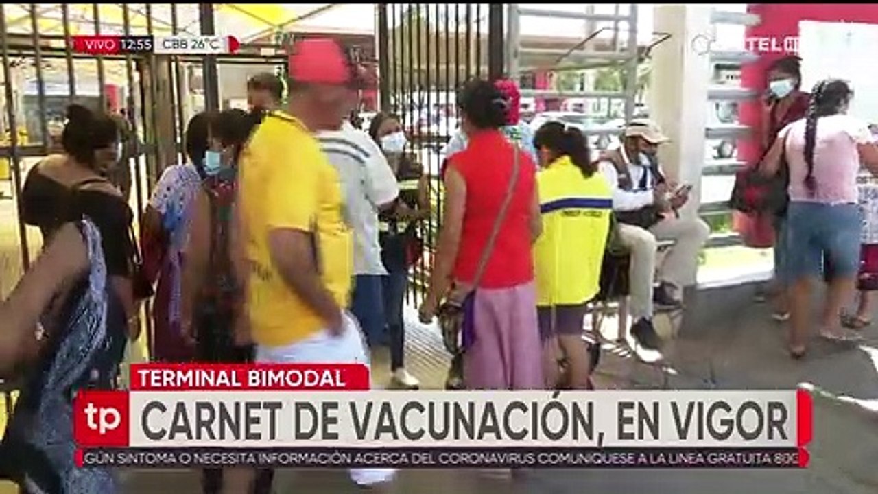 Control de carnet de vacunación en la Bimodal donde también se instaló un punto de vacunación contra el covid